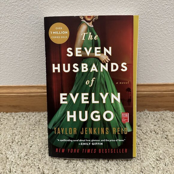 The Seven Husbands of Evelyn Hugo by Taylor Jenkins Reid Paperback Book - Picture 1 of 2